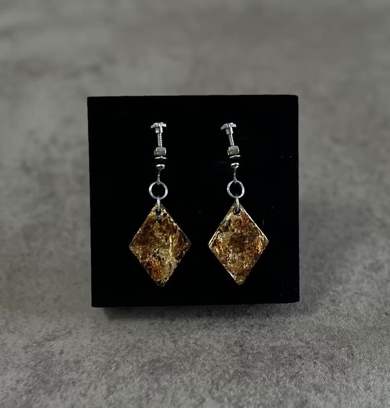 耳環/菱形/琥金浮鑠/jesmonite/飾品/銀箔/醫療不鏽鋼耳夾
