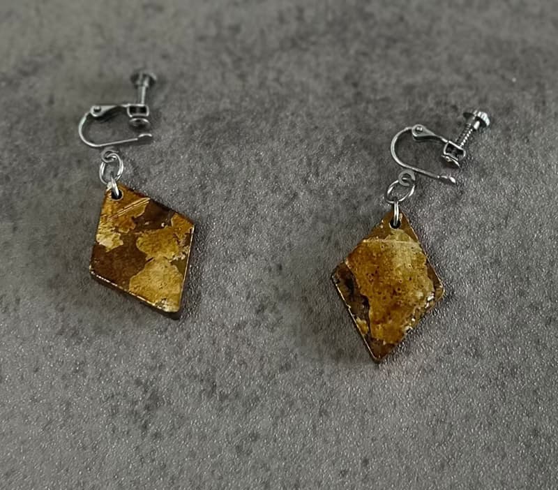 耳環/菱形/琥金浮鑠/jesmonite/飾品/銀箔/醫療不鏽鋼耳夾