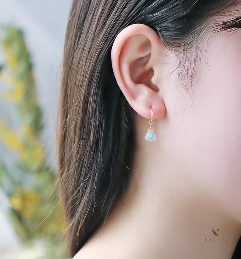 K10 地中海の美しい滴 一粒シーブルーカルセドニー(トリリアントカット)イヤリング~ESPOIR~
