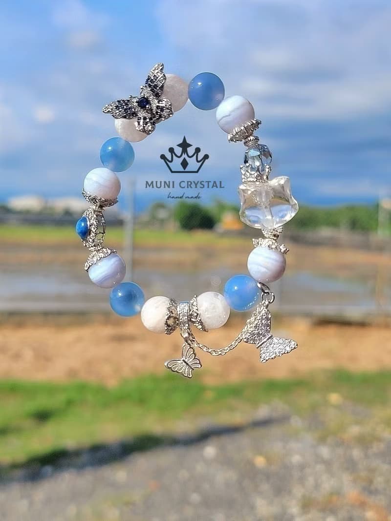 。藍眸。靈氣白晶狐藍白仙氣大氣設計款手鍊藍紋糖心瑪瑙白幽靈