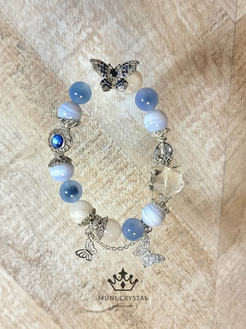 。藍眸。靈氣白晶狐藍白仙氣大氣設計款手鍊藍紋糖心瑪瑙白幽靈