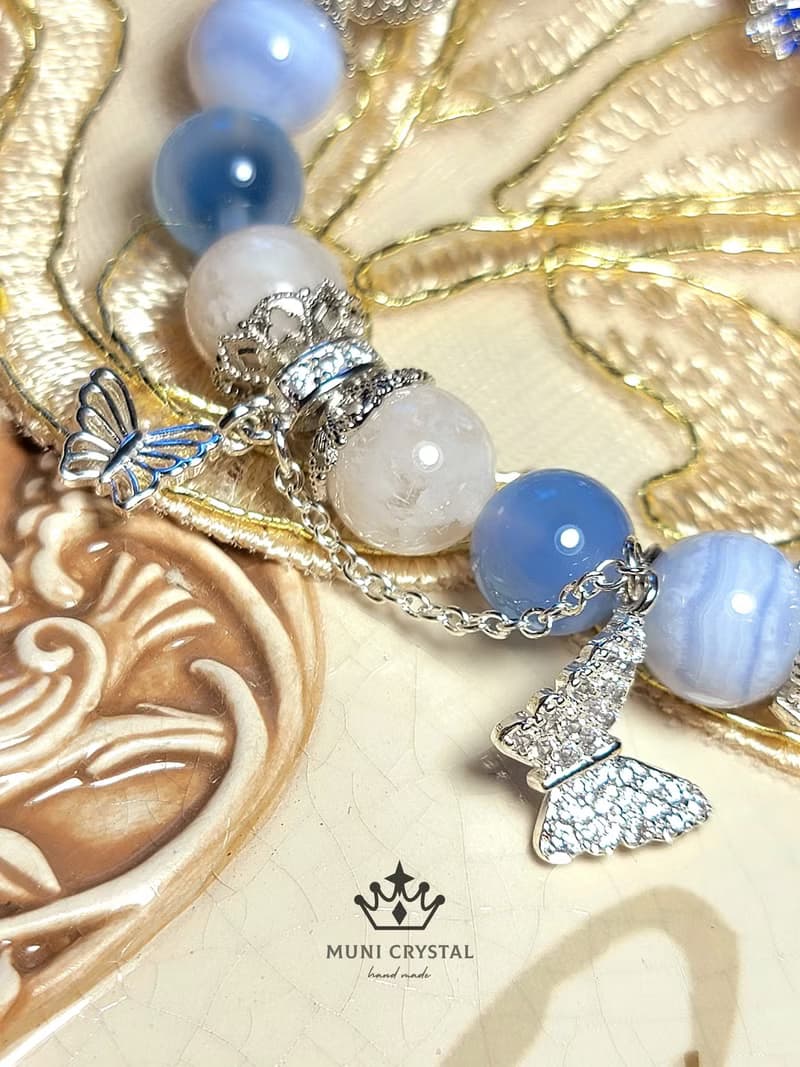 。藍眸。靈氣白晶狐藍白仙氣大氣設計款手鍊藍紋糖心瑪瑙白幽靈