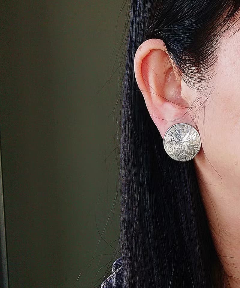 vintage jewelry  古典銀色浮雕花卉 夾式耳環