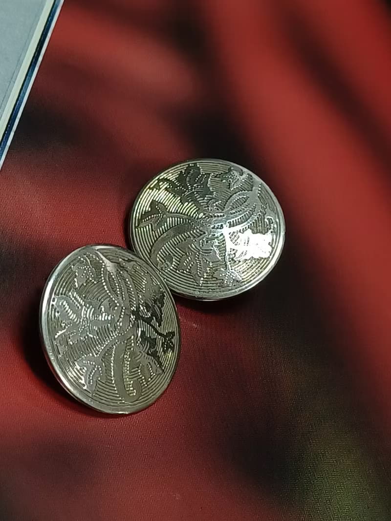 vintage jewelry  古典銀色浮雕花卉 夾式耳環