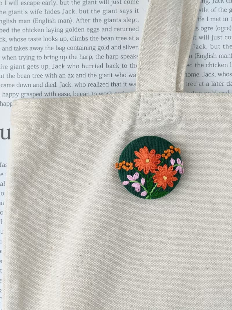 ガーベラとスイートピーの花束刺繍ブローチ