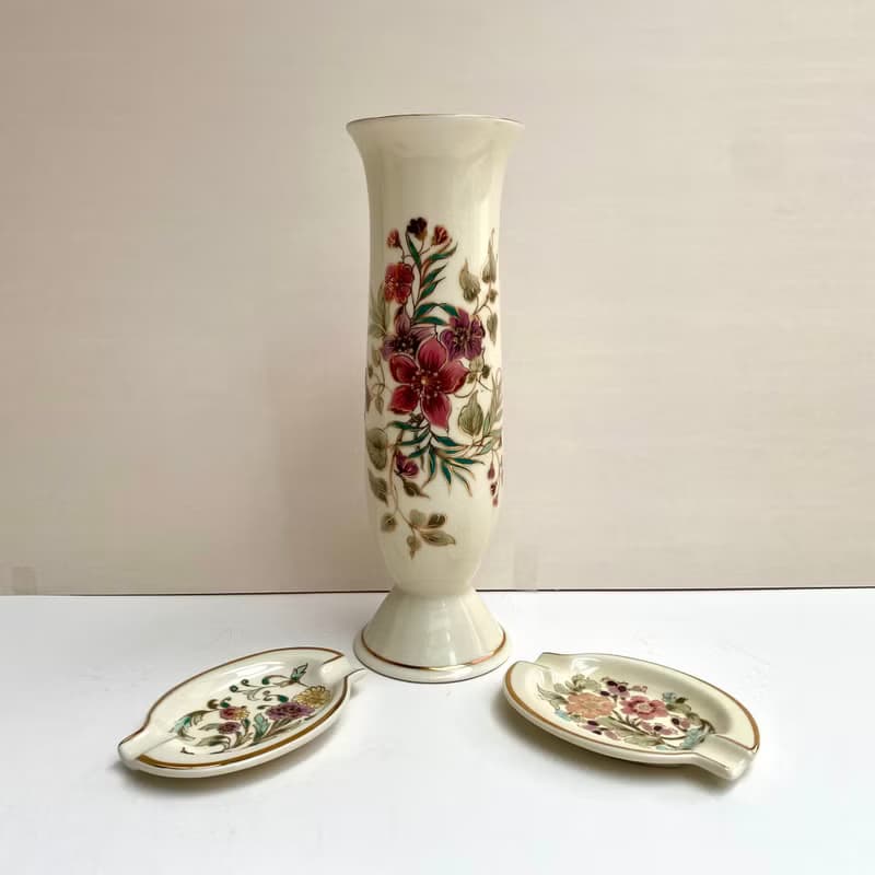 復古花瓶和兩個瓷器煙灰缸 來自匈牙利的ZSOLNAY 1950年代
