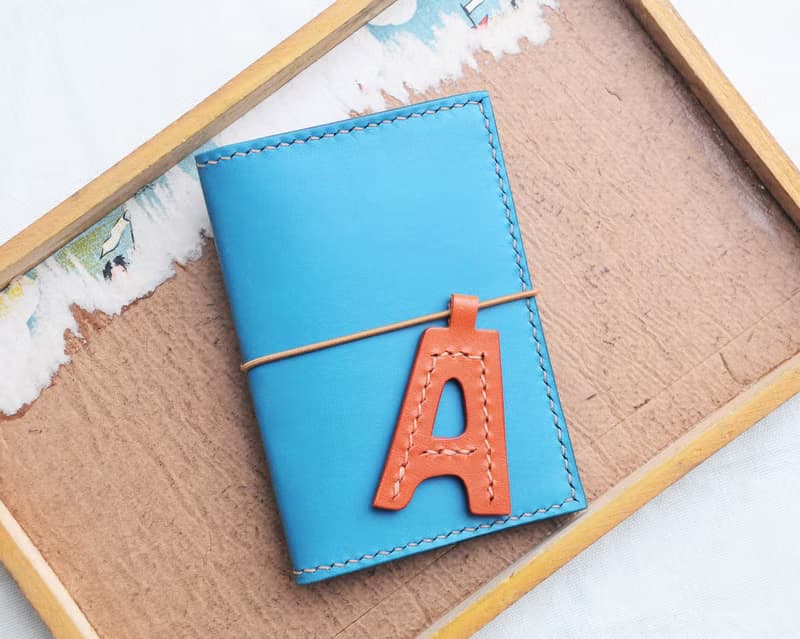 頭文字x雙咭位插筆護照夾 好好縫皮革DIY材料包 PASSPORT HOLDER