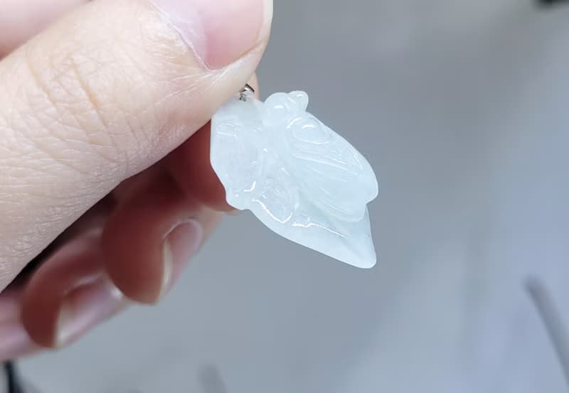 【親翠】天然翡翠 白冰乾淨純粹一鳴驚人立體蟬項鍊 畢業禮物