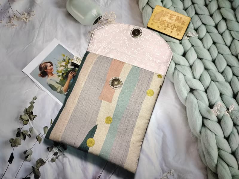 袋物系列-日本布料粉系氣質燙金布收納袋-7.8吋電子書保護套-收納