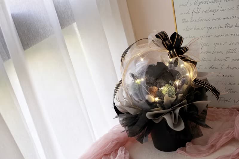 墨羽之境。開幕 祝賀 升遷 20吋光球抱抱桶永生花束