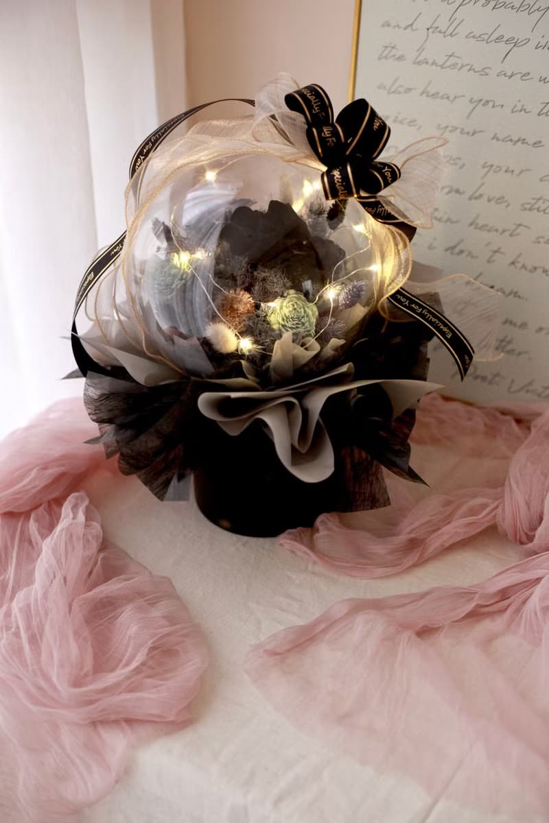 墨羽之境。開幕 祝賀 升遷 20吋光球抱抱桶永生花束