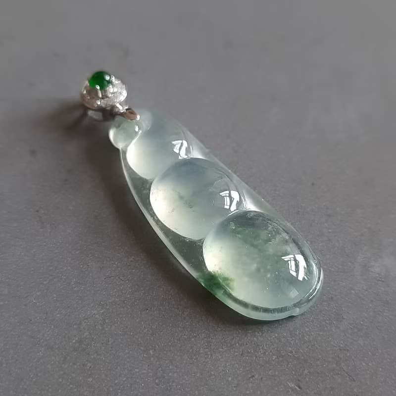 高冰福豆連中三元吊墜 | 天然緬甸翡翠玉器 | 通體18k真金真鑽鑲