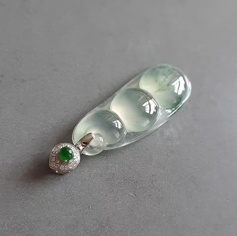 高冰福豆連中三元吊墜 | 天然緬甸翡翠玉器 | 通體18k真金真鑽鑲
