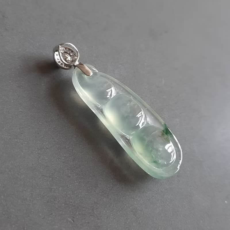高冰福豆連中三元吊墜 | 天然緬甸翡翠玉器 | 通體18k真金真鑽鑲