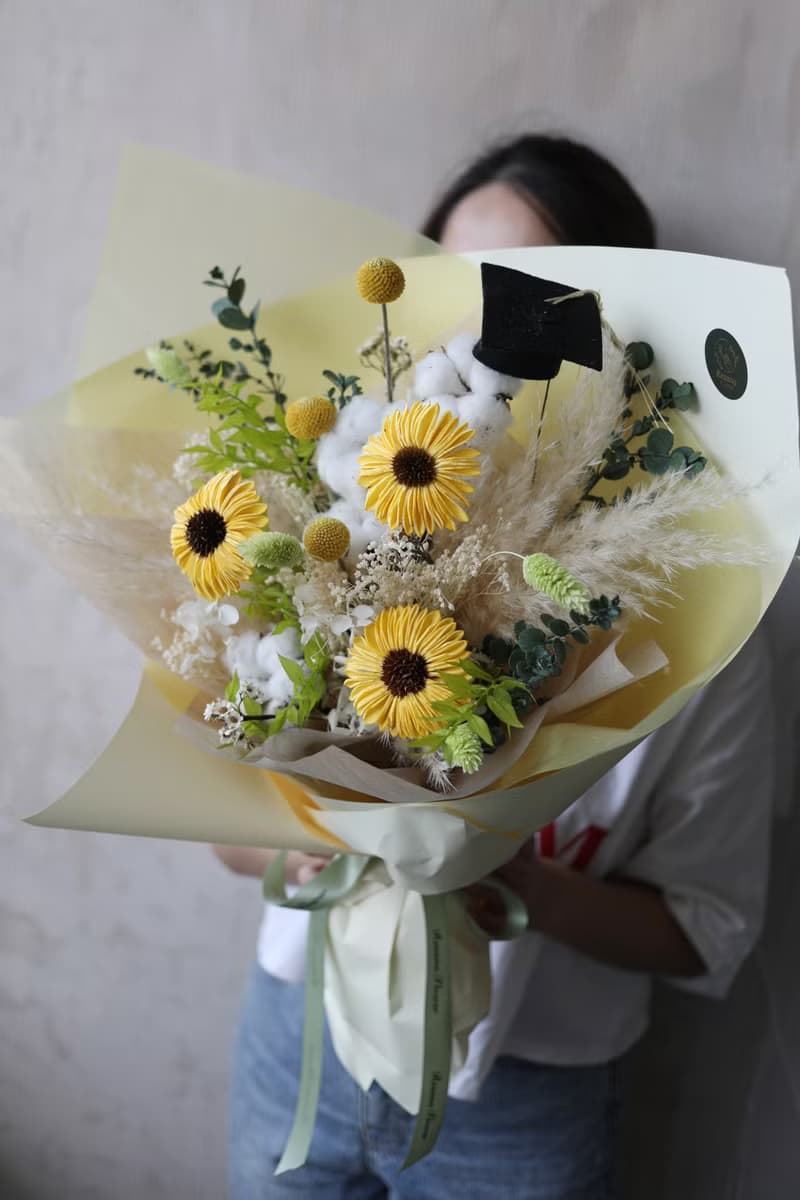 畢業帽 索拉太陽花棉花永生花束