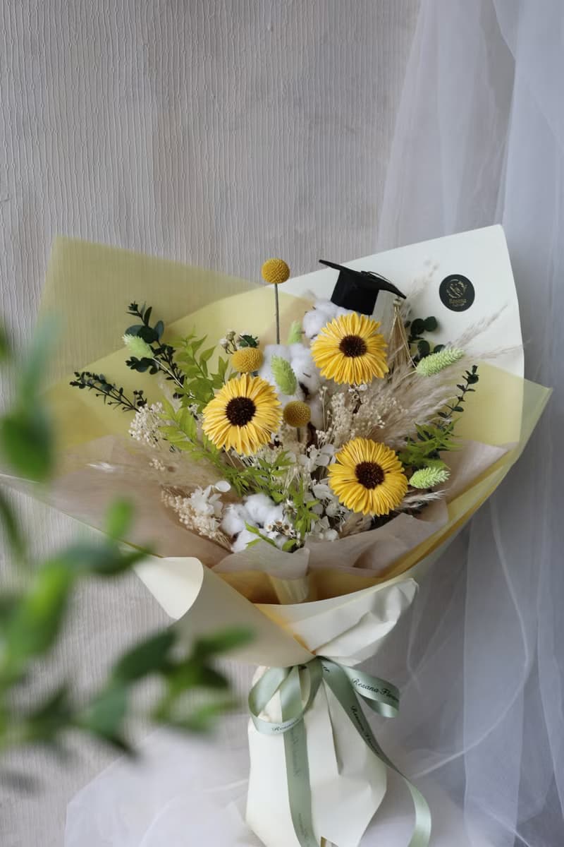 畢業帽 索拉太陽花棉花永生花束