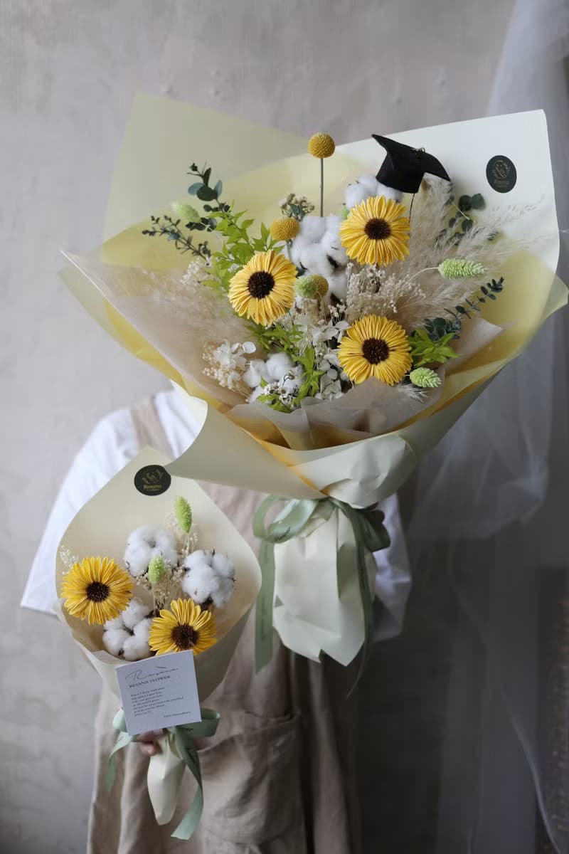 畢業帽 索拉太陽花棉花永生花束