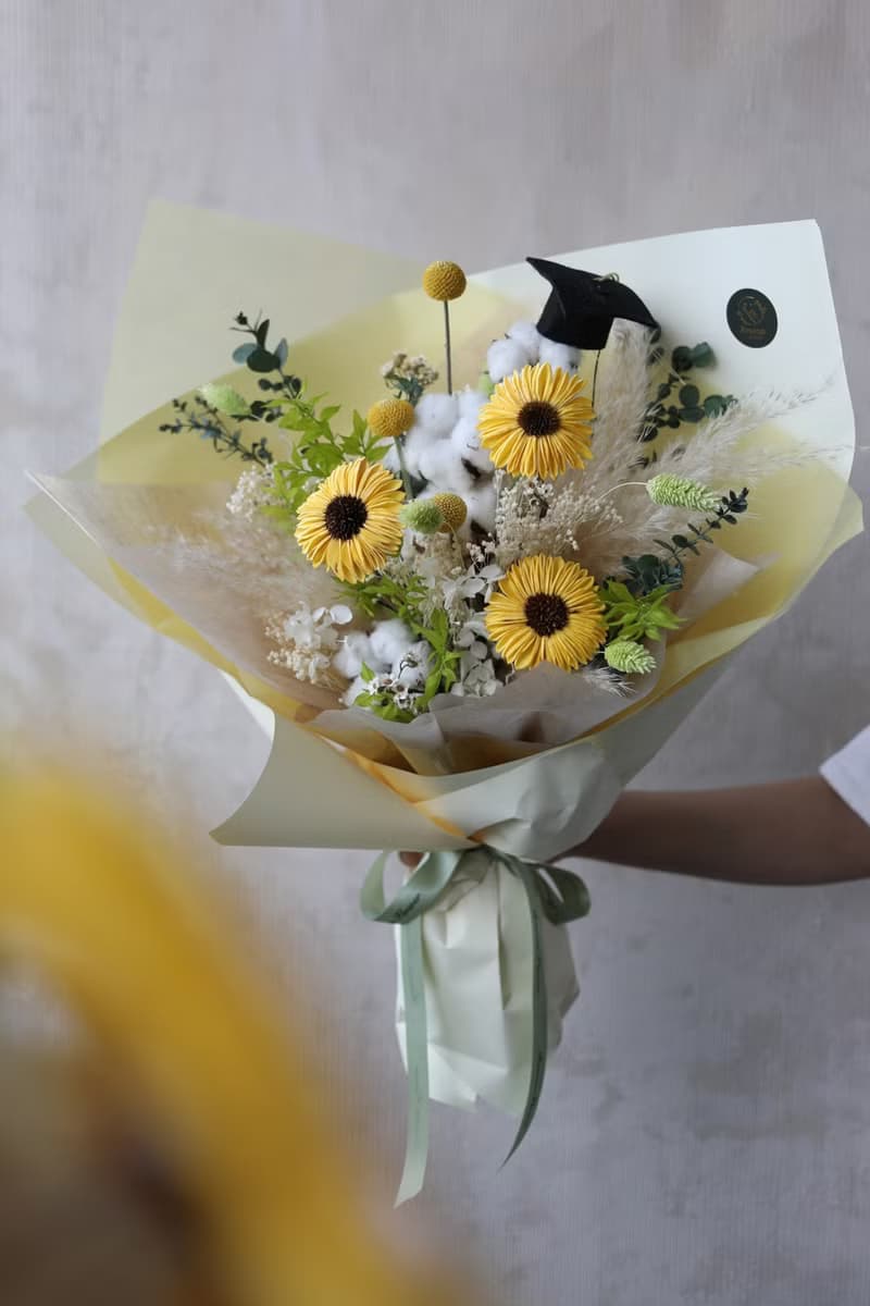 畢業帽 索拉太陽花棉花永生花束