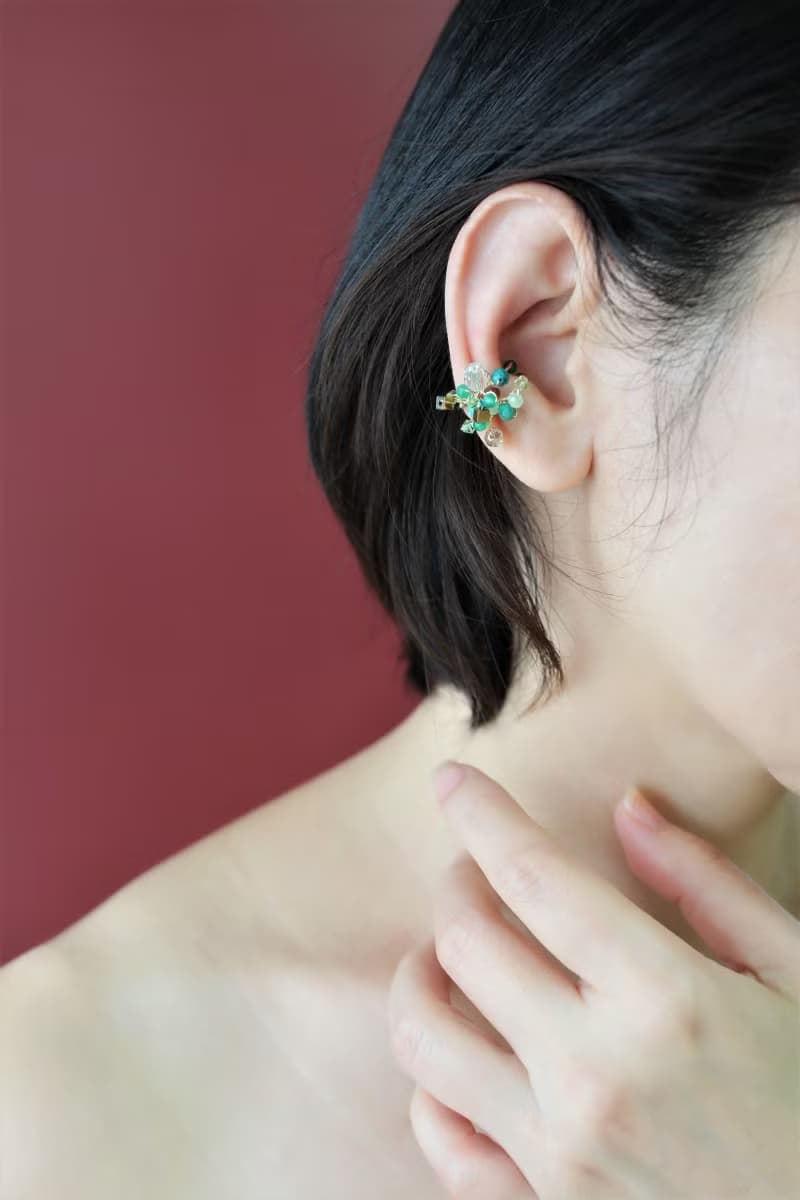 【聖誕飾品禮盒】雪花之綠精靈14K注金耳骨夾一只+馬口鐵球禮盒