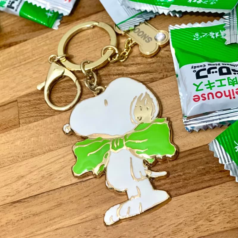 Snoopy鑰匙圈吊飾 金工琺瑯史努比 永續綠 史奴比蝴蝶結