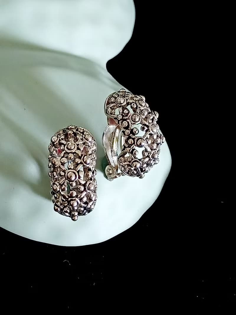 vintage jewelry  典雅簍空纏枝 夾式耳環