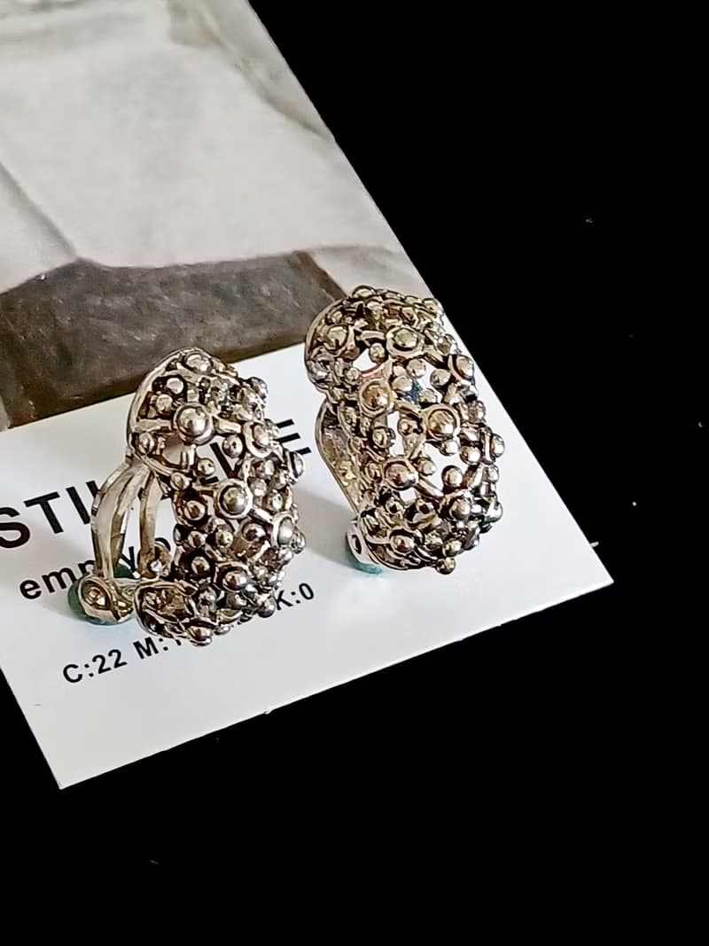 vintage jewelry  典雅簍空纏枝 夾式耳環