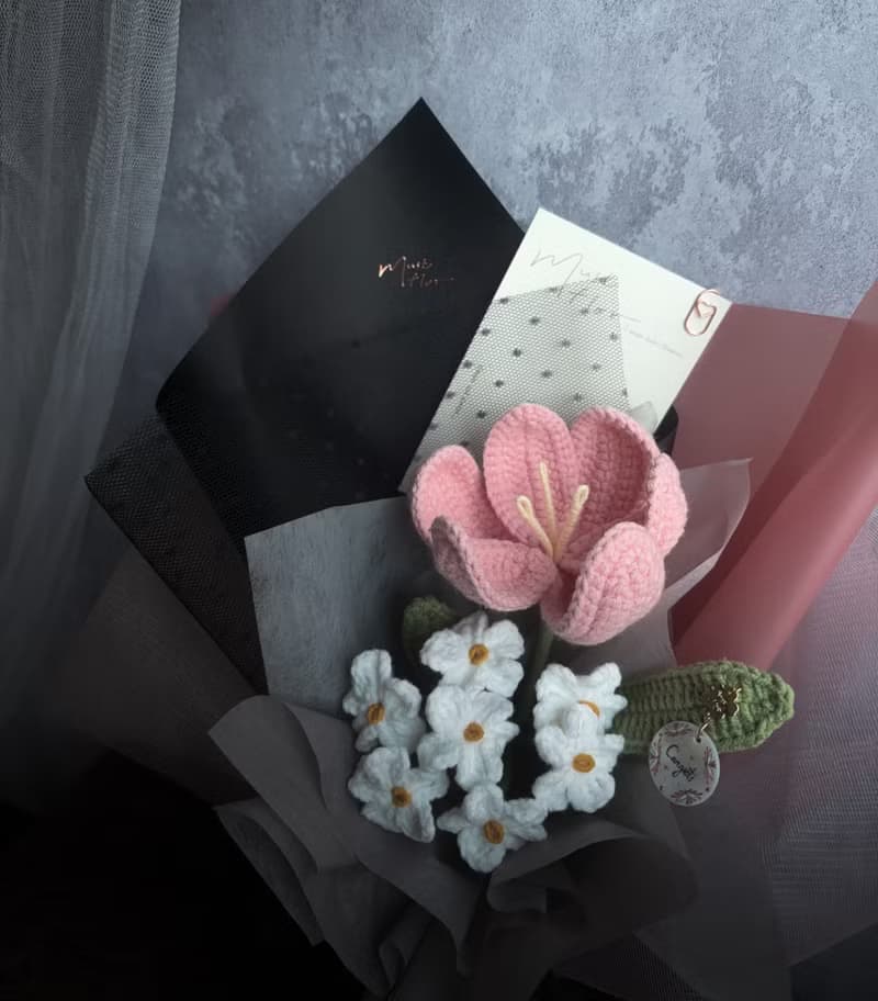 鬱金香與勿忘我花束- 黑與粉 Black & Pink