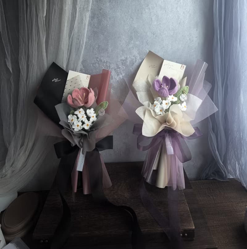 鬱金香與勿忘我花束- 黑與粉 Black & Pink