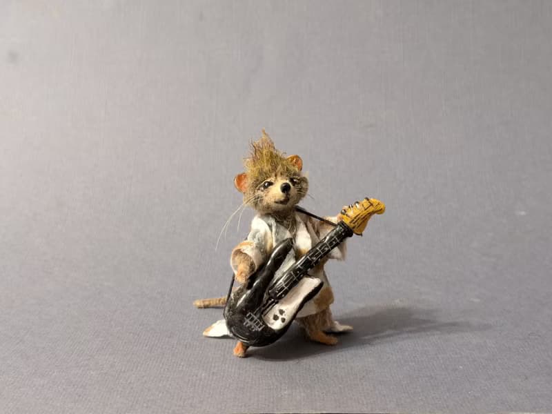 Rock star mouse
