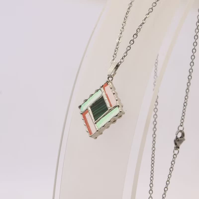 細密ステンドグラスと天然石のペンダント