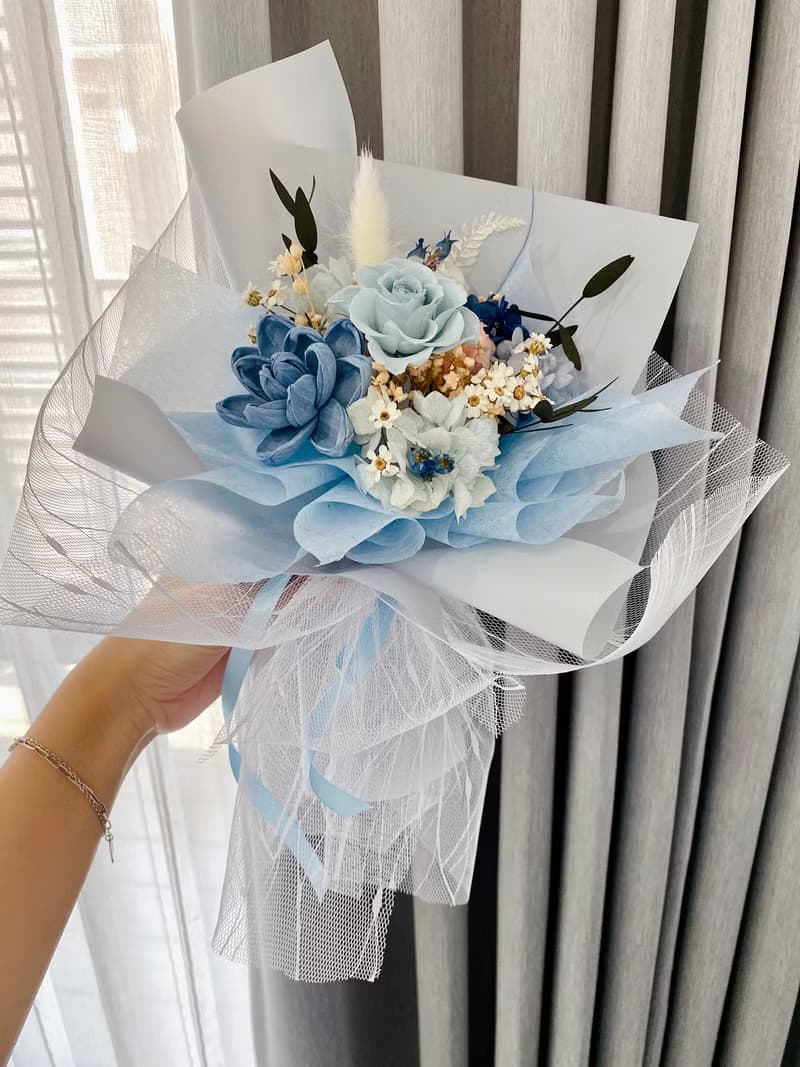 療癒天使藍 永生玫瑰網紗花束 生日花束 母親節花束 畢業花束