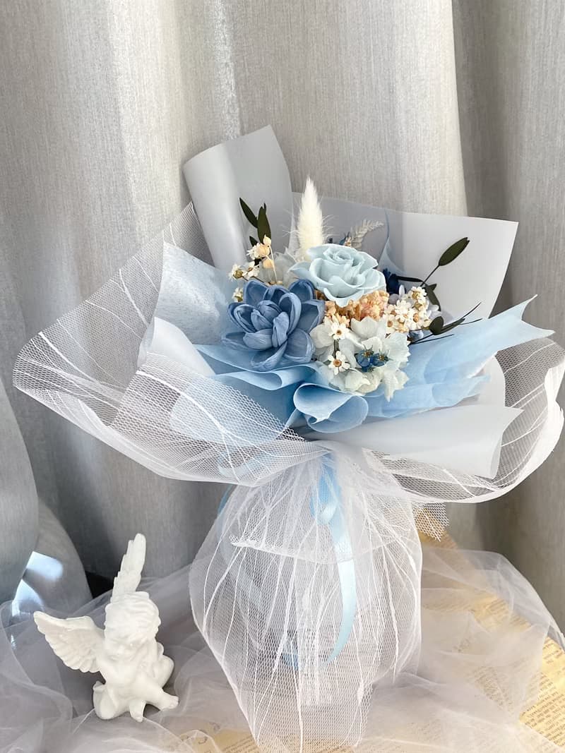 療癒天使藍 永生玫瑰網紗花束 生日花束 母親節花束 畢業花束