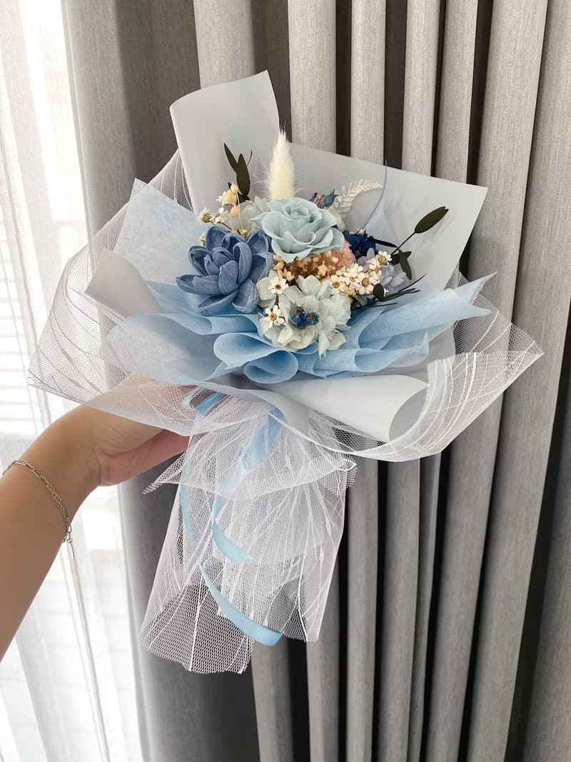 療癒天使藍 永生玫瑰網紗花束 生日花束 母親節花束 畢業花束