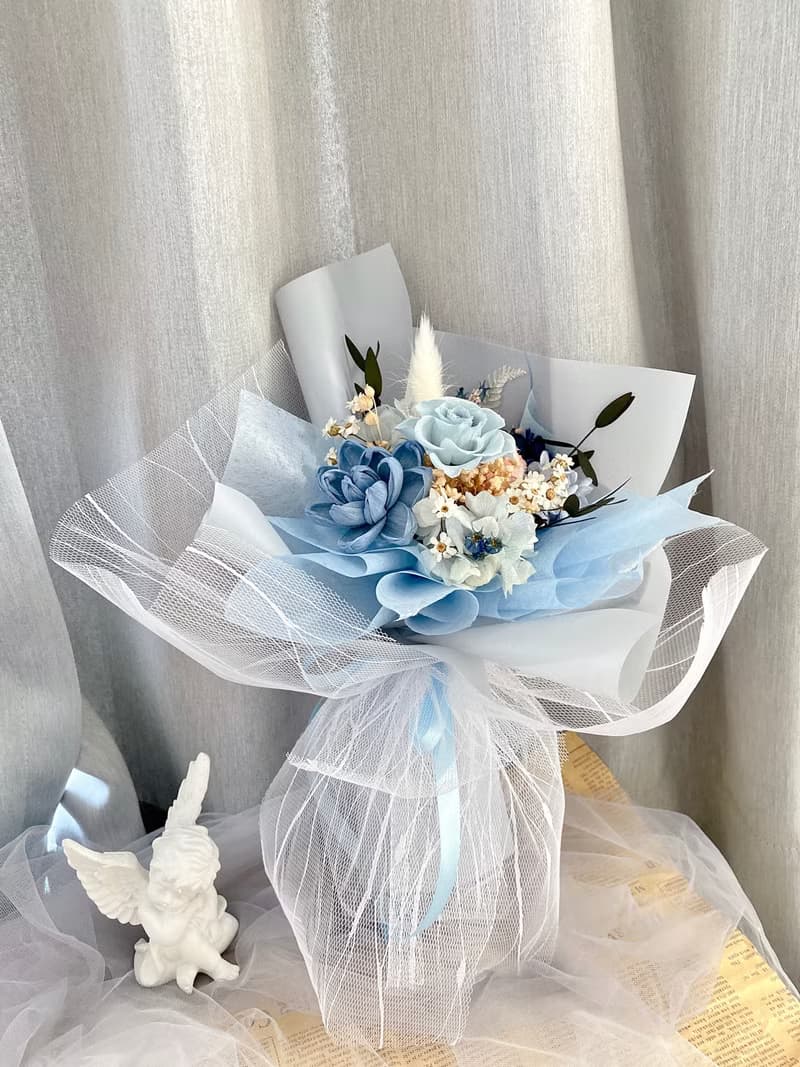 療癒天使藍 永生玫瑰網紗花束 生日花束 母親節花束 畢業花束