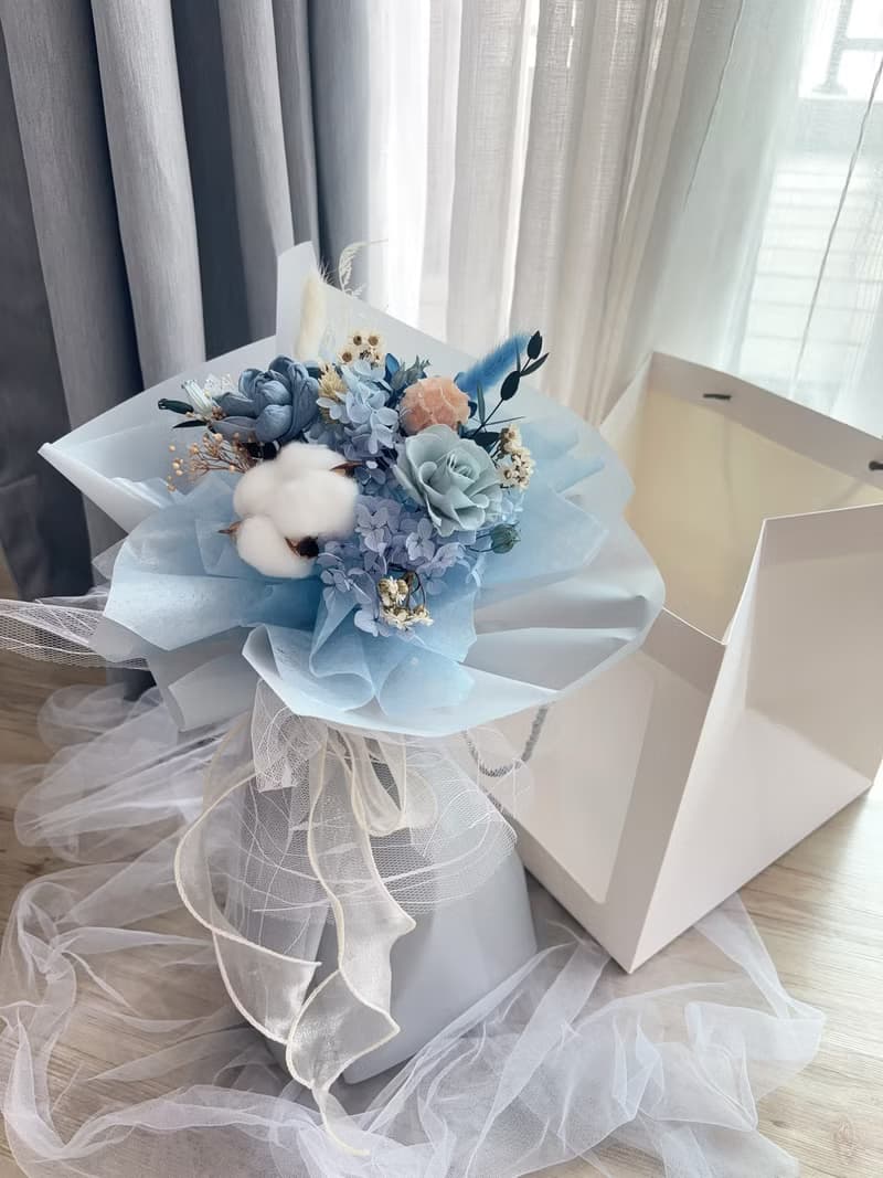 療癒天使藍 永生玫瑰網紗花束 生日花束 母親節花束 畢業花束