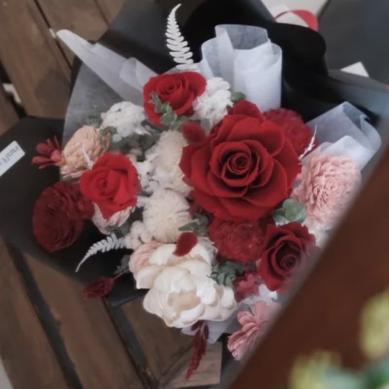 | 經典紅玫瑰永生花花束 |  生日花束/情人節花束