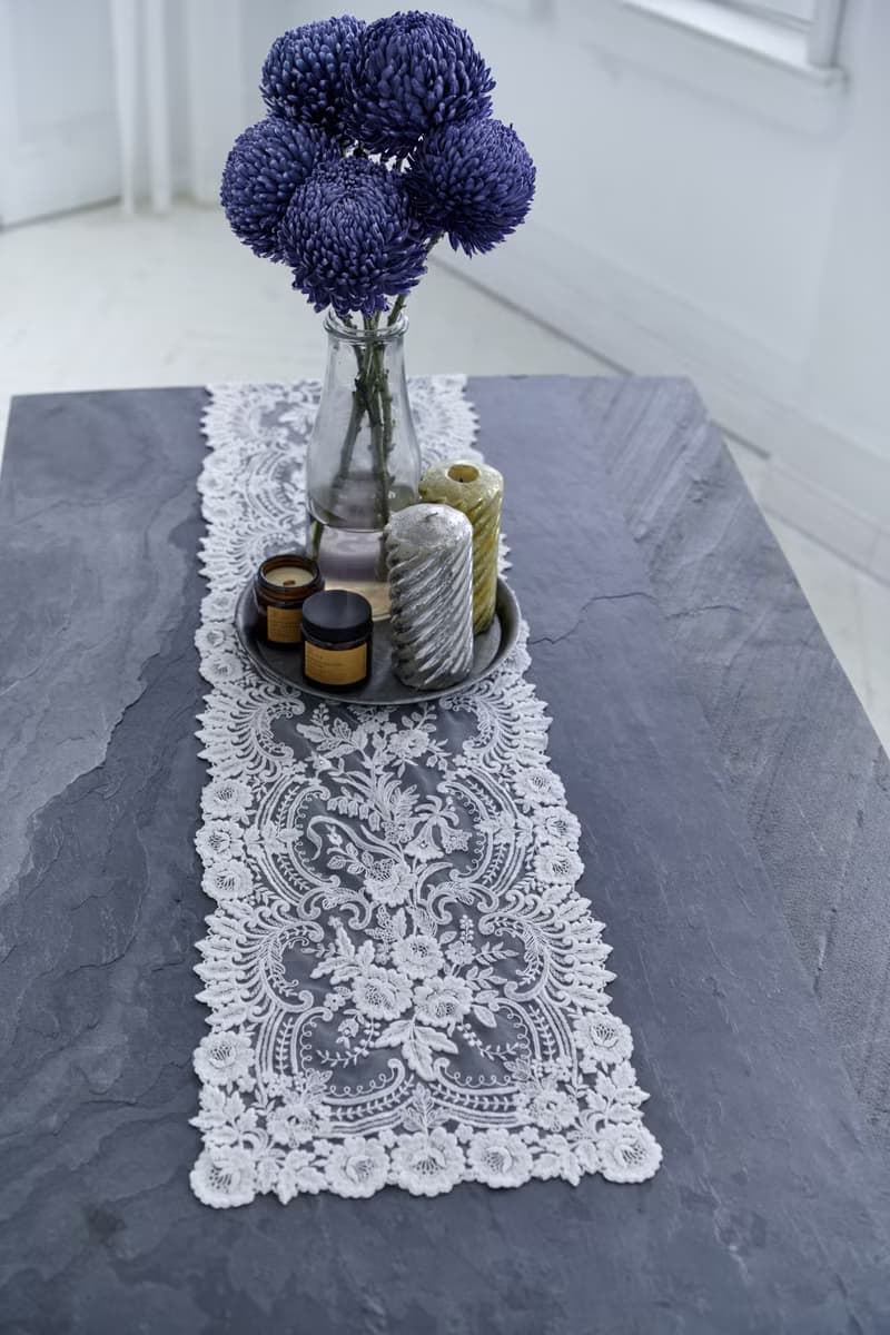 【禮盒禮物】唯美細骨亮片刺繡蕾絲桌巾-銀蔥象牙米
