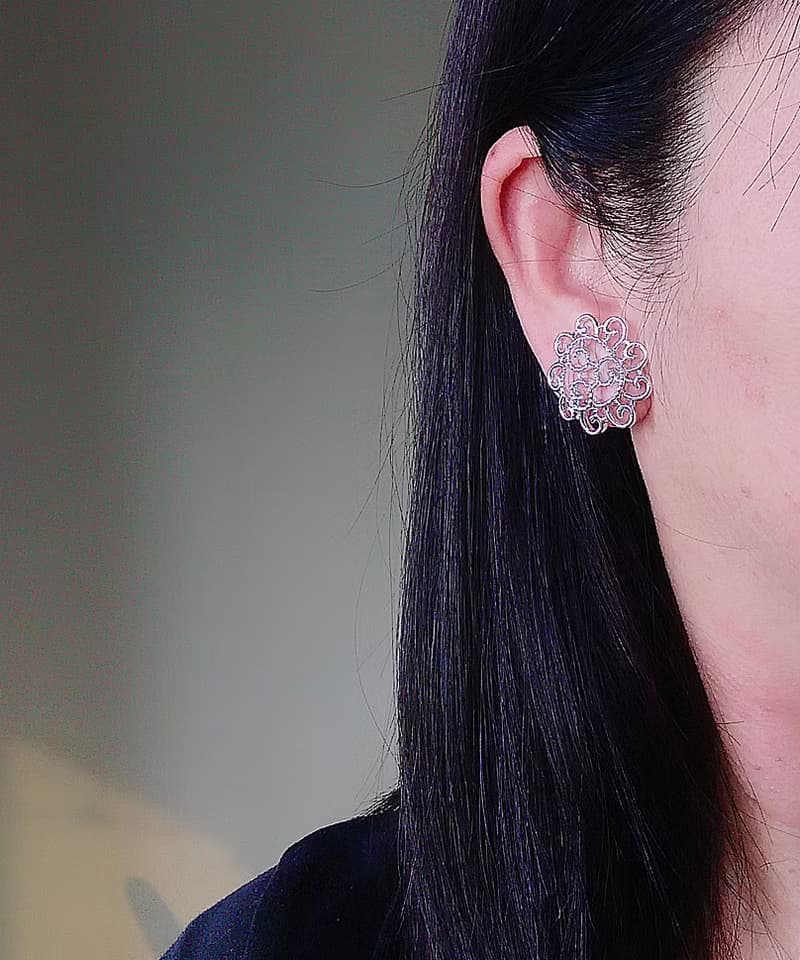 vintage jewelry SARAH COV 亮銀簍空雕花 夾式耳環