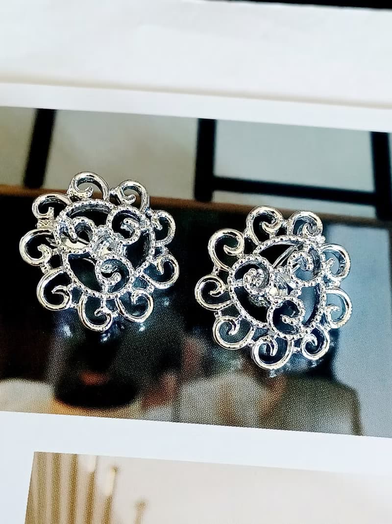 vintage jewelry SARAH COV 亮銀簍空雕花 夾式耳環