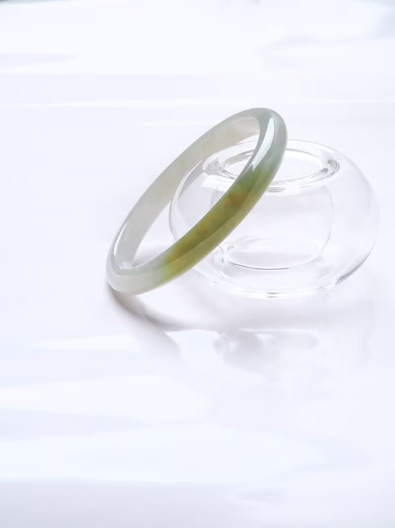 凝光 | 糯冰種 / 半山水黃翡 / 貴妃鐲 / 手圍17 | 天然A貨翡翠玉
