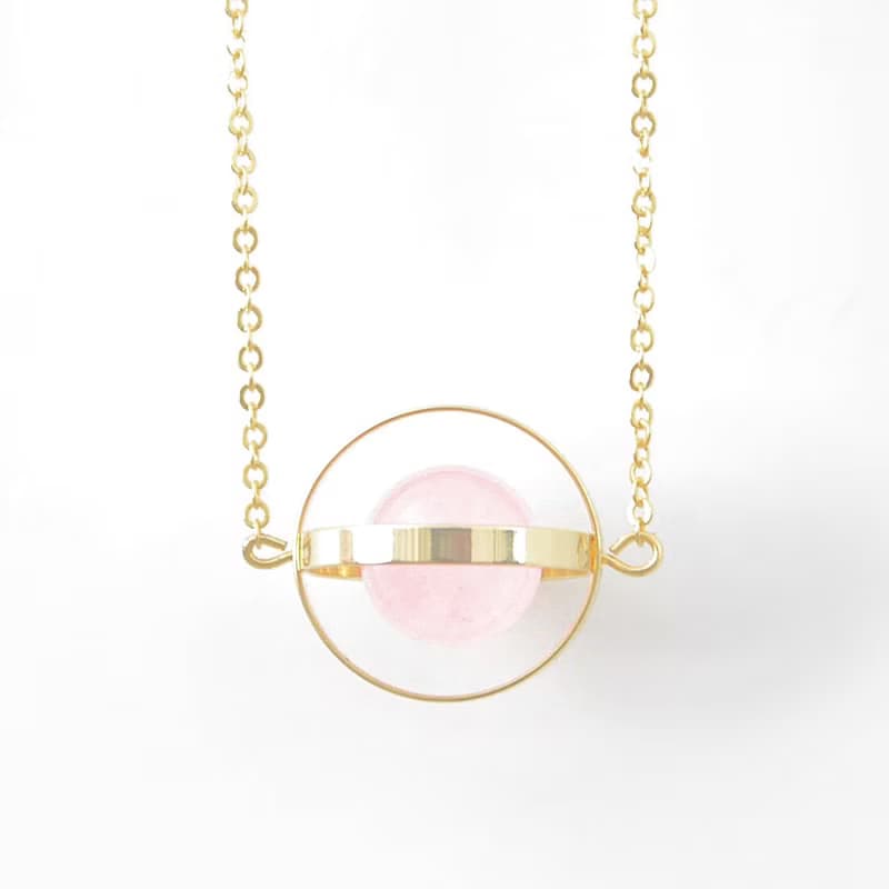 幸福星球。宇宙。金環。粉玉髓。 項鍊 Blessed Planet。Galaxy。Golden Ring。Pink Chalcedony。Necklace