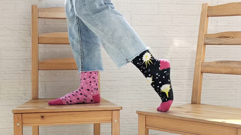 【紅肉火龍果花果襪】對稱/不對稱襪 暗夜裡的希望│愛的花火