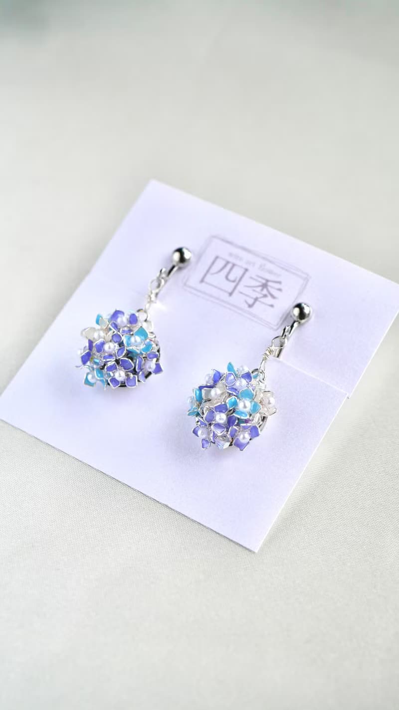 紫陽花ピアス/イヤリング　マニキュアフラワー　ディップフラワー