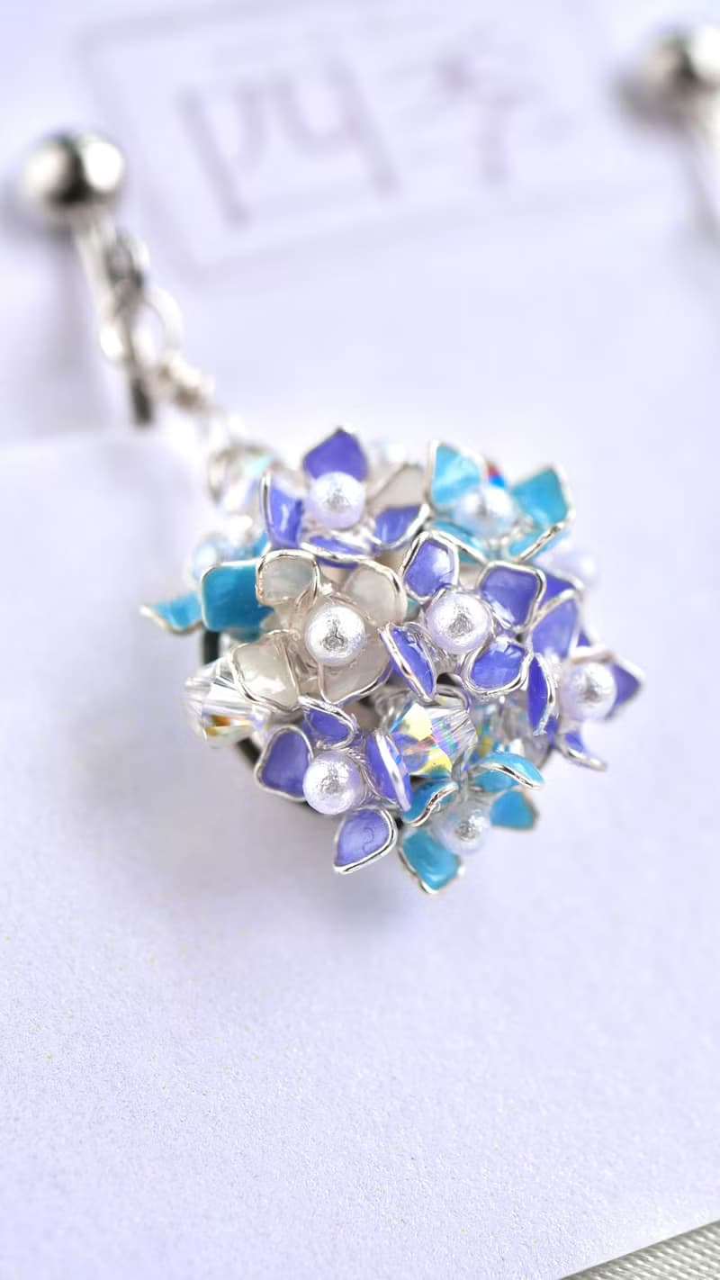 紫陽花ピアス/イヤリング　マニキュアフラワー　ディップフラワー