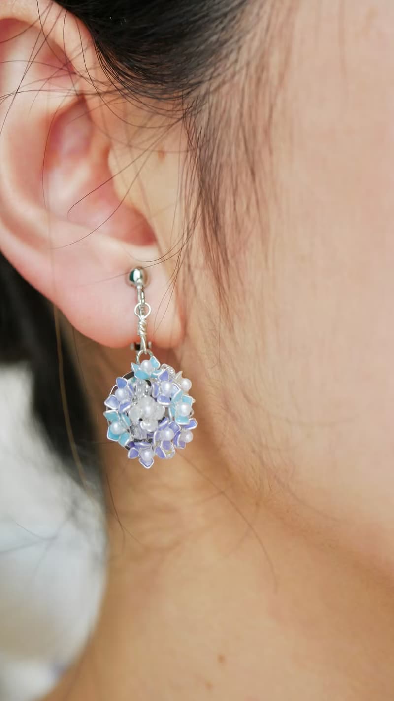 紫陽花ピアス/イヤリング　マニキュアフラワー　ディップフラワー