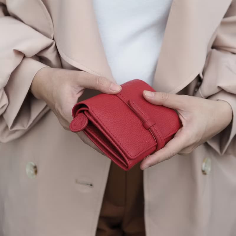 Charlotte 真牛皮摺疊錢包/短夾 : 巧克力色