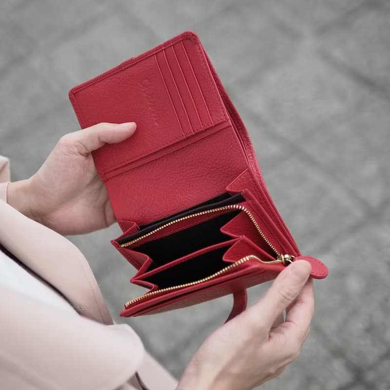 Charlotte 真牛皮摺疊錢包/短夾 : 巧克力色