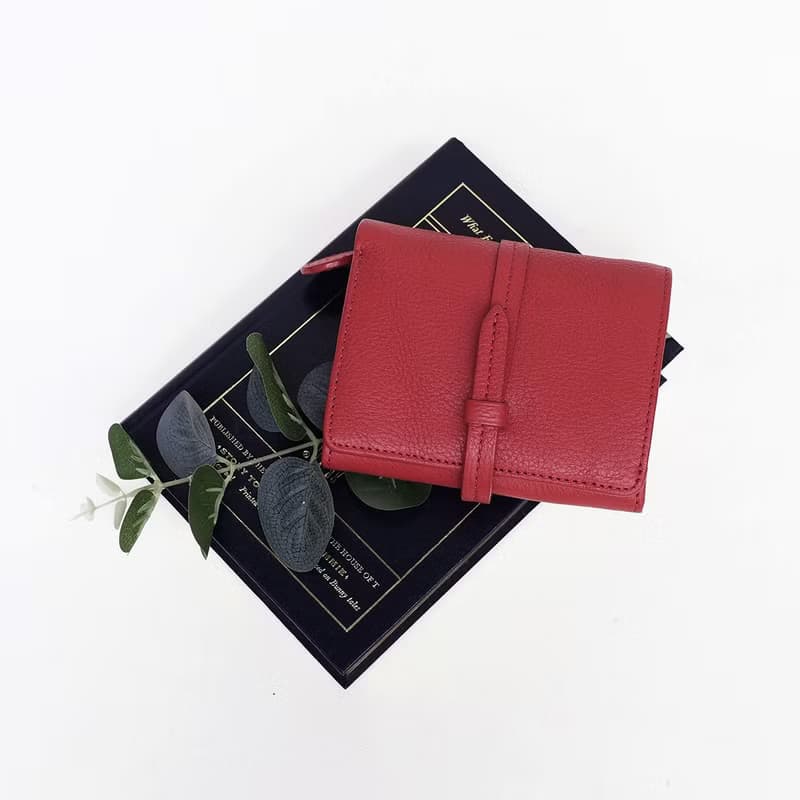 Charlotte 真牛皮摺疊錢包/短夾 : 巧克力色