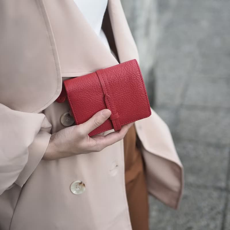 Charlotte 真牛皮摺疊錢包/短夾 : 巧克力色