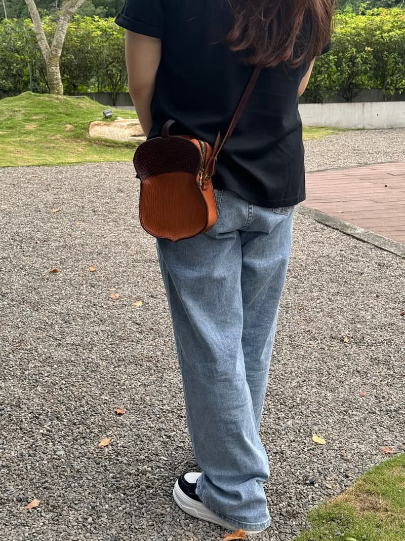 超可愛的松果栗子 純牛皮斜背包